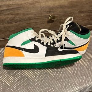 Nike Air Jordan Men’s Size 10.5 Green, Gold and Black